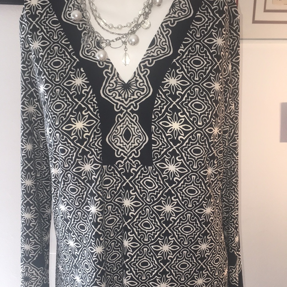 Chicos dress in black & white!